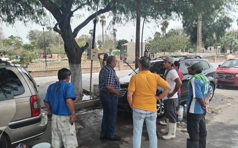 Ayuntamiento regula a lavacoches de la Alameda de Torreón