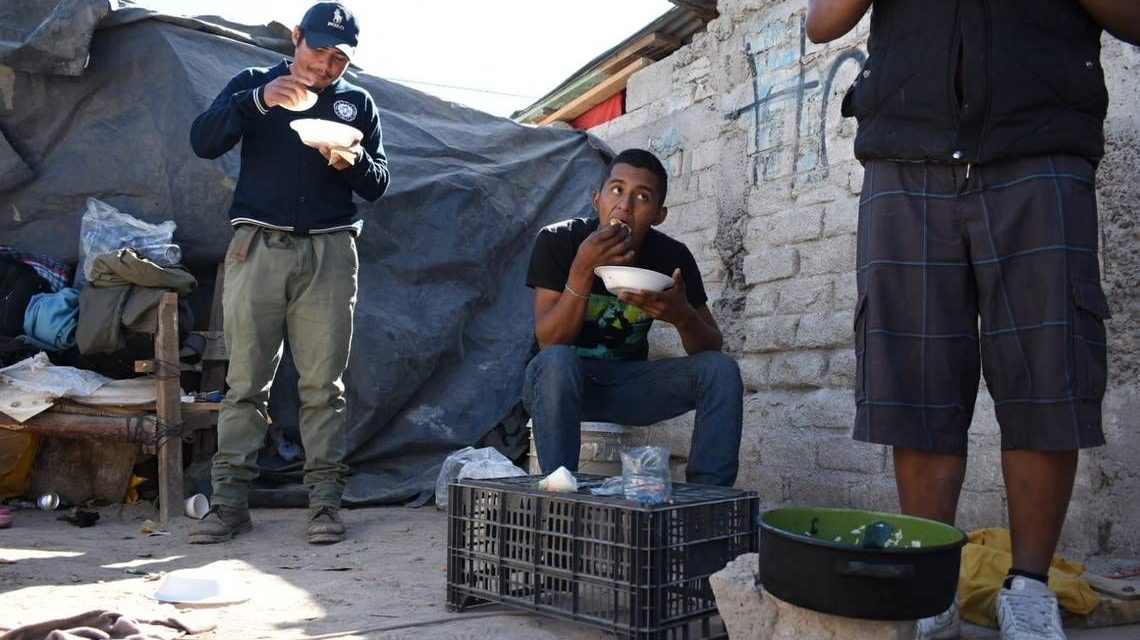 Evalúan a dependencias en atención a migrantes