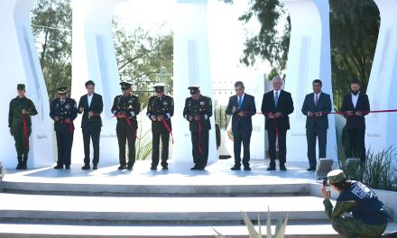 Inaugura MARS monumento a los Niños Héroes