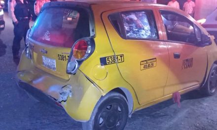 Le dan alcance y lo chocan en Saltillo