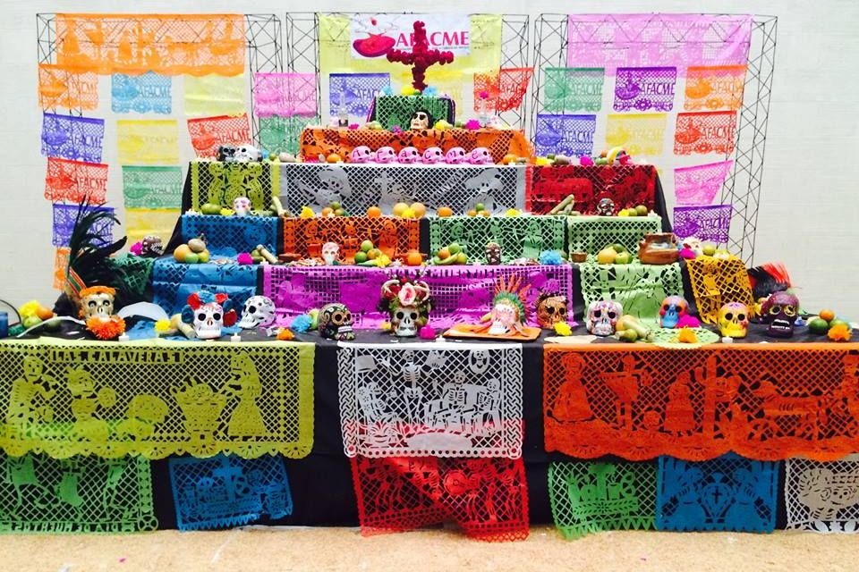 Congreso del Estado instala altar de muertos