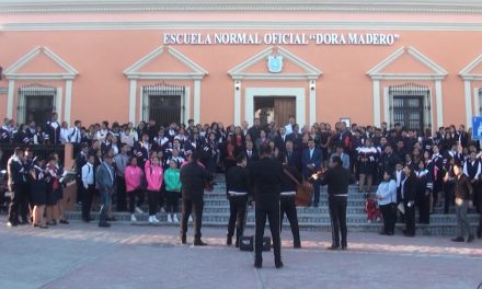 Celebran aniversario de la Escuela Normal Oficial Dora Madero en Parras