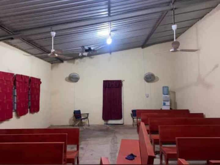 Atacan con drones explosivos casas y una capilla en Apatzingán, Michoacán