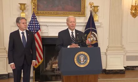 Estados Unidos envía armamento y portaviones a Israel