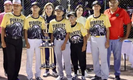 Inauguran y premian a ligas de beisbol en Sabinas