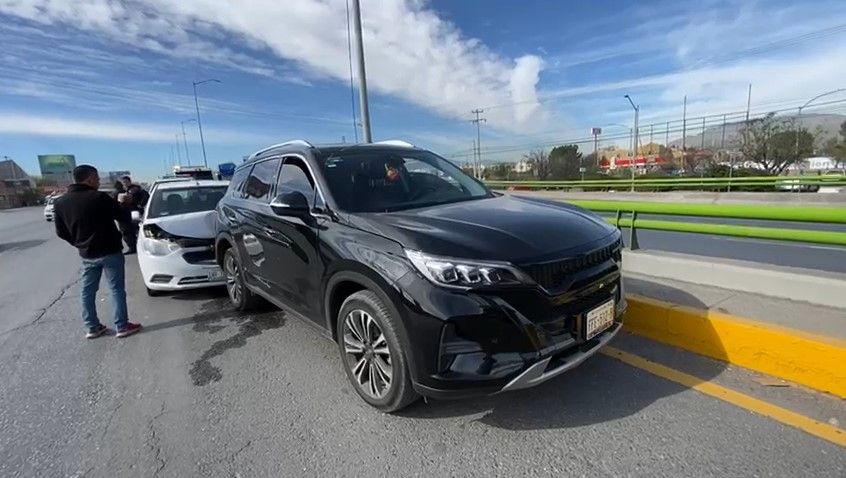 Choque por alcance deja a una mujer lesionada en Saltillo