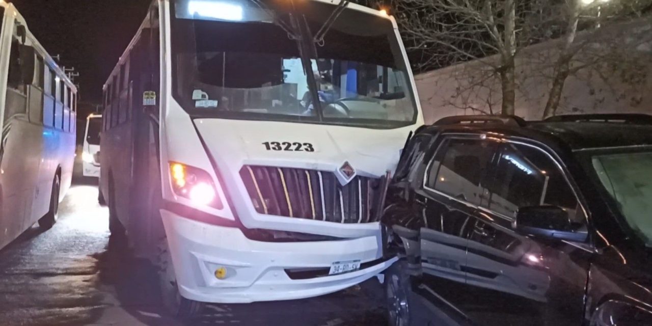 Dormita y golpea autos estacionados en Saltillo