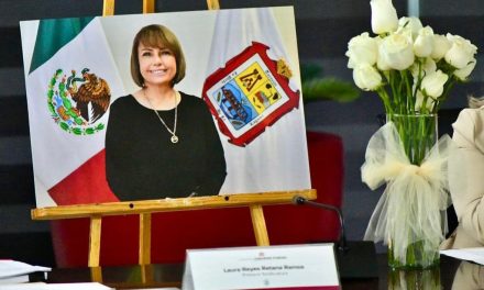 Realizan homenaje a Laura Reyes Retana en Torreón