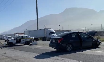Imprudente taxista protagoniza accidente en la Saltillo- Monterrey