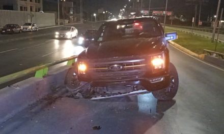 Manda camioneta de lujo al yonke en Saltillo