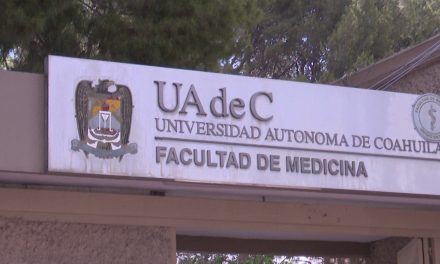 Motociclista embiste a estudiante de medicina en Saltillo