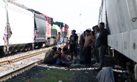 Atiende Secretaría de Salud a caravanas de migrantes