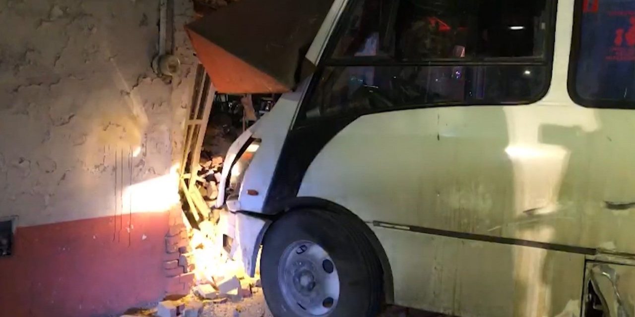 Saltillo: Muere conductor de un infarto, su vehículo chocó contra un domicilio
