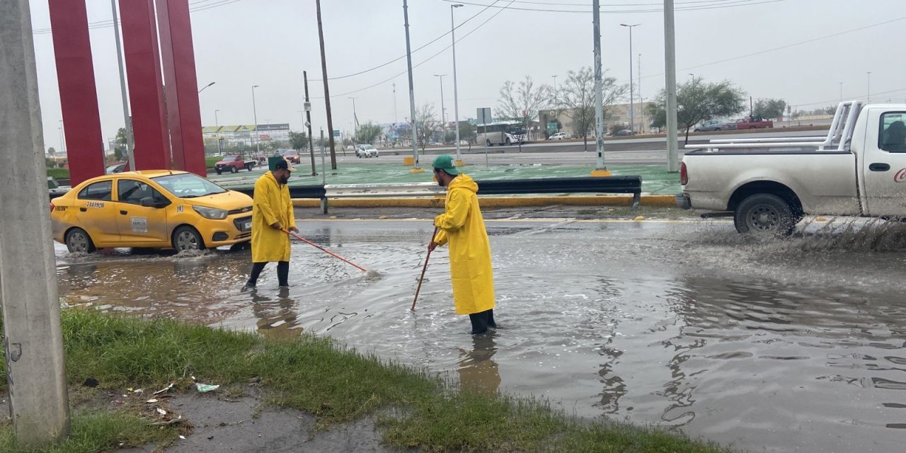 Precipitación pluvial afecta vialidades en Torreón
