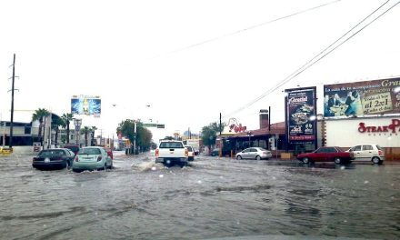 Protección Civil atiende puntos inundados por lluvias en Torreón