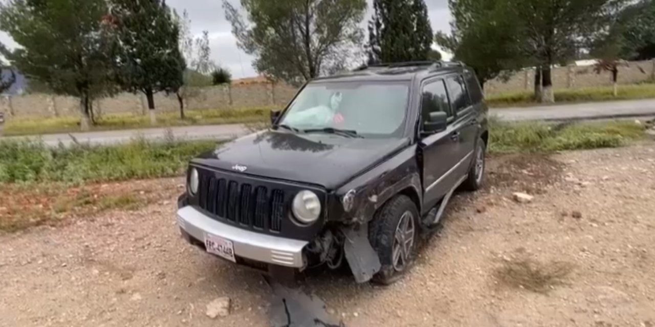 Se le poncha un neumático a camioneta y provoca accidente al sur de Saltillo