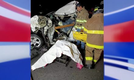 Muere una persona y otra herida de gravedad tras quedar prensados en accidente