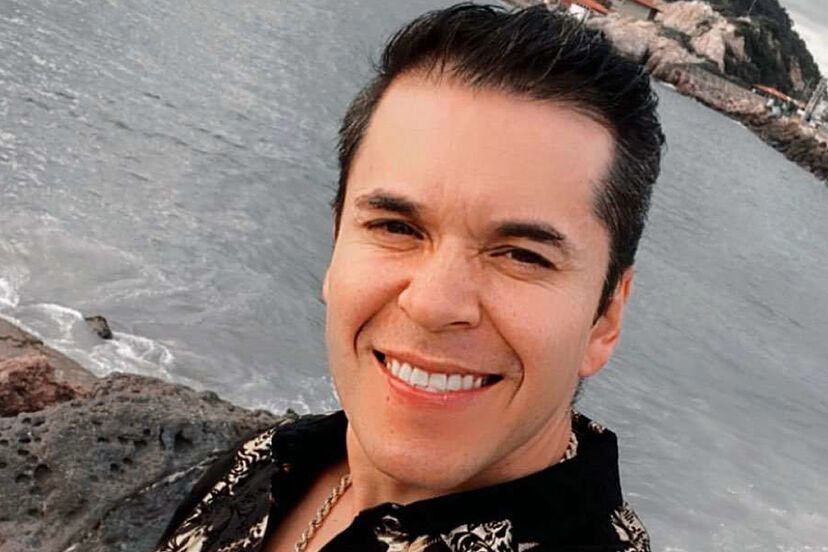 Raúl Sandoval, exparticipante de La Academia fue detenido en un aeropuerto por acto terrorista