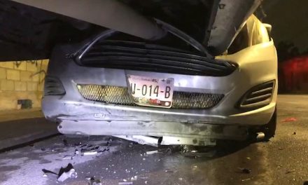Conductor se mete debajo de un autobús en Saltillo