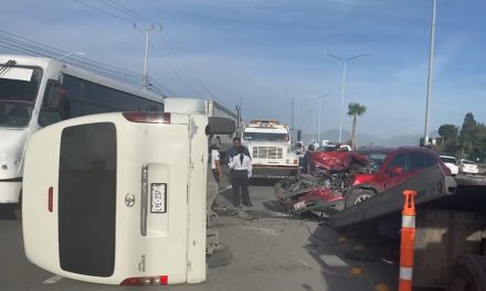 Vehículo se queda sin frenos y provoca fuerte accidente en Saltillo