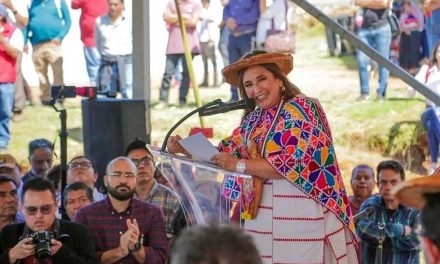 Xóchitl Gálvez y Frente Amplio proponen que baje la edad para recibir la Pensión del Bienstar