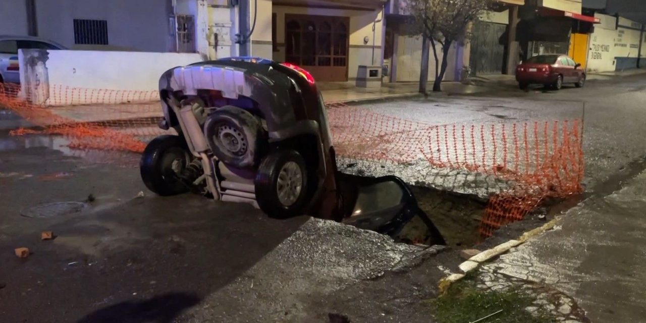 Conductor cae en una zanja en Saltillo