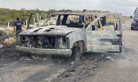 Escapa familia tras incendio de su camioneta