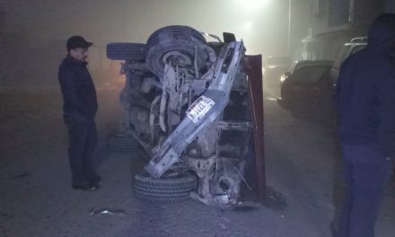 Saltillo: Choca, vuelca y queda detenido; mal acabó la fiesta para un ebrio
