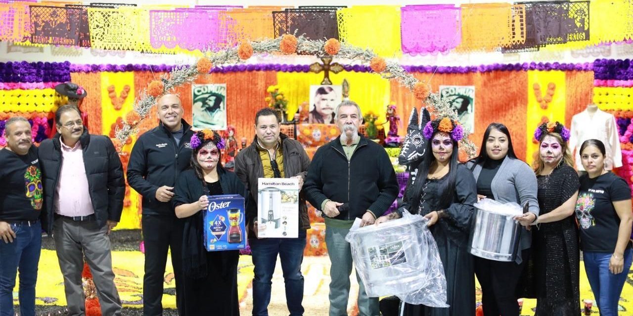 Entregan premios por altares de muertos de centros comunitarios