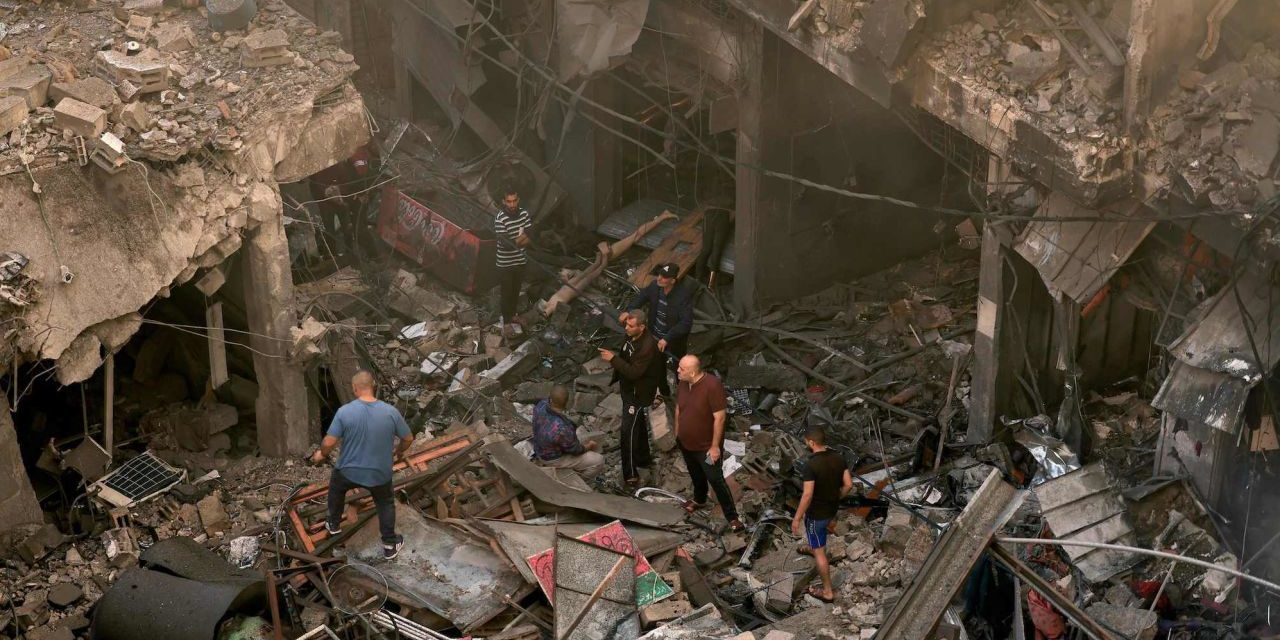 Bombardeo israelí deja al menos 200 muertos en escuela de refugiados de Gaza