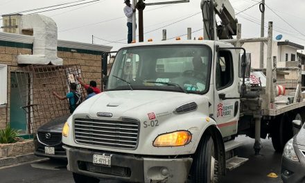 Retiran rejas metálicas de un negocio de la colonia Navarro