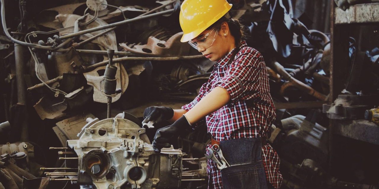 Reconoce Chema Fraustro a la mujer en la industria