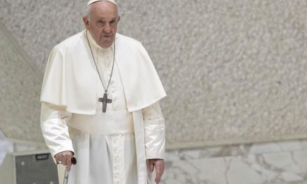 Hay preocupación por la salud del Papa Francisco: tras ser sometido a tomografía