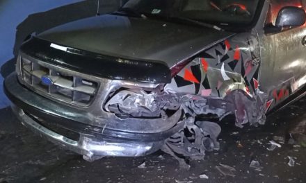 Ebrio deja abandonado su coche tras accidente en Saltillo