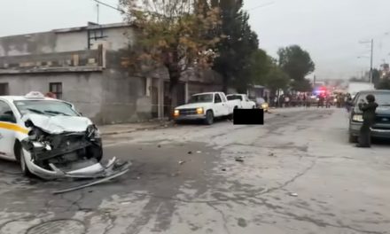 Conductor se pasa alto, choca y quita la vida a dos mujeres en la colonia La Minita, de Saltillo