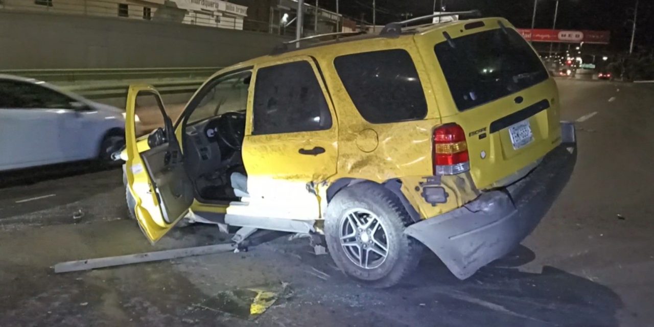 Saltillo: Sufre volcadura por acelerado, deestrozó su camioneta y quedó detenido