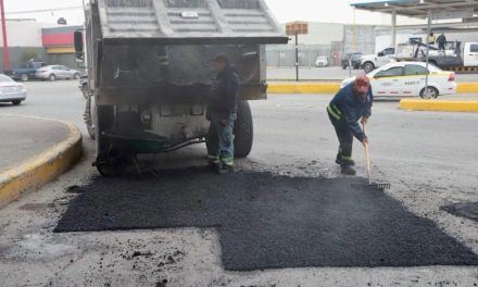 Avanza bacheo en Saltillo