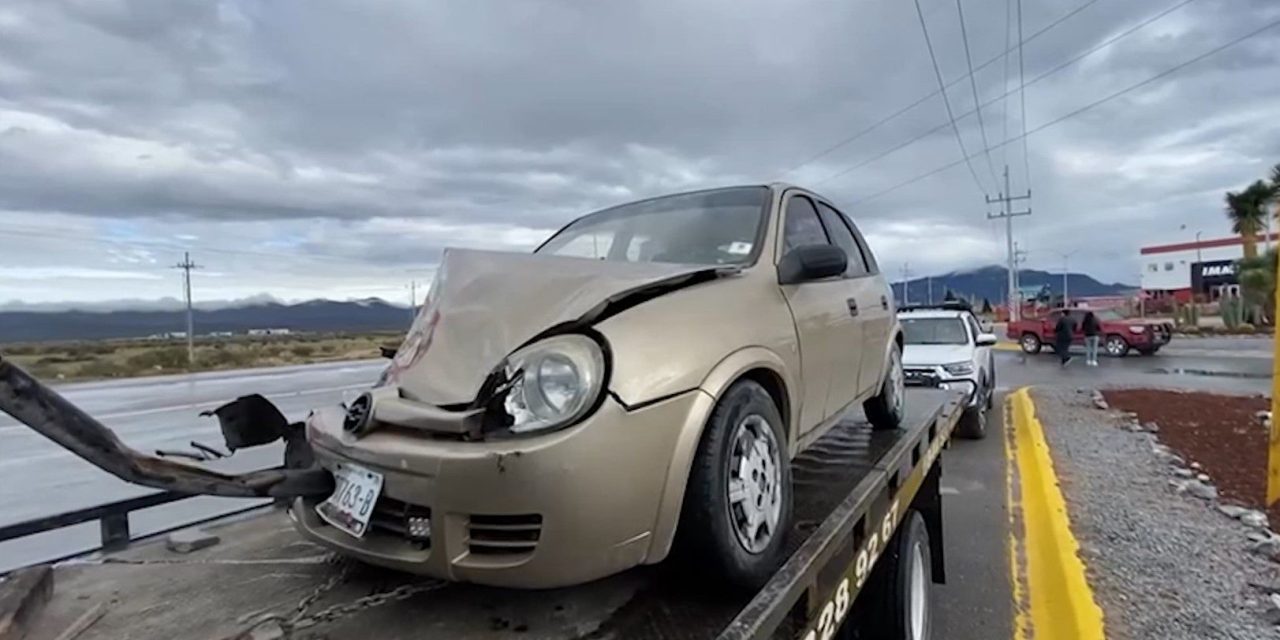 Conductor causa un siniestro en la carretera estatal a Derramadero