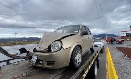 Conductor causa un siniestro en la carretera estatal a Derramadero