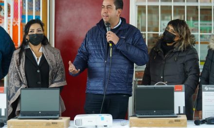 Continúa entrega de apoyos de Mejora tu Escuela