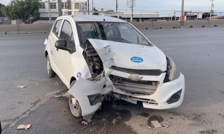 Hombre choca y huye en Saltillo