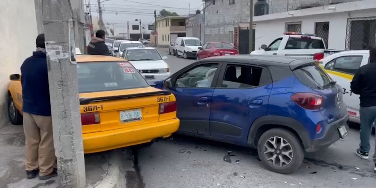 Chocan autos de alquiler en Saltillo