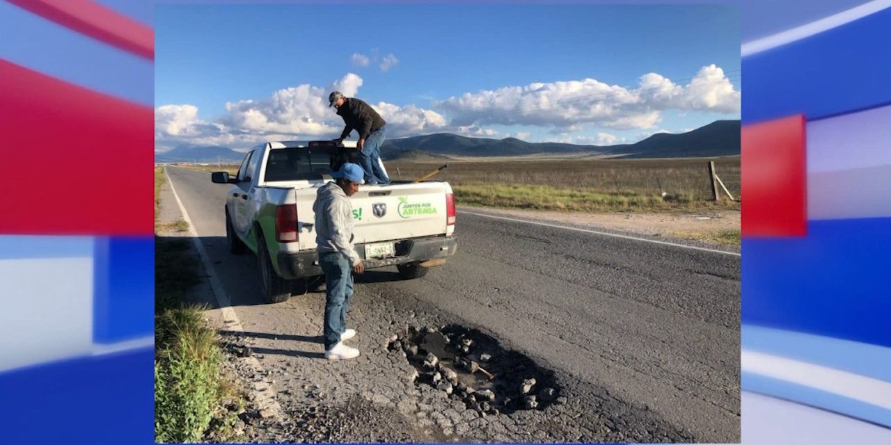 Continúa Arteaga con programa de bacheo