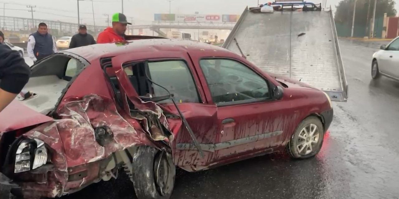 Lo impacta y se derrapa en Saltillo