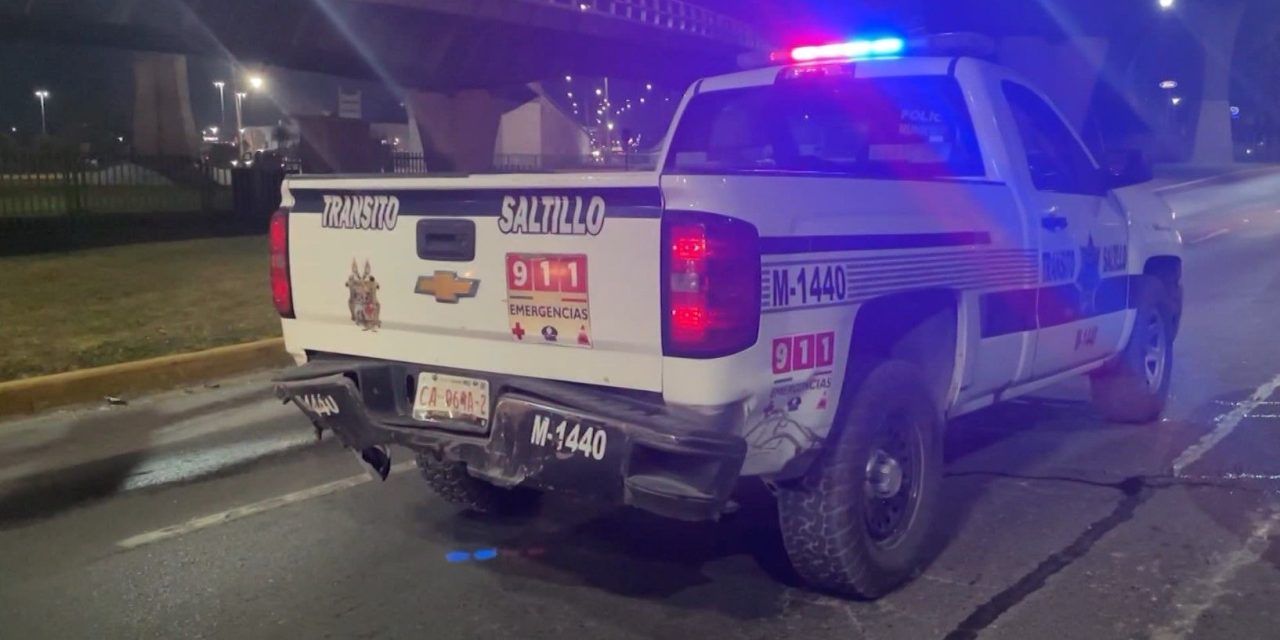 Ebrios chocan patrulla en Saltillo