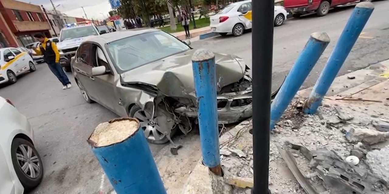 Falta de pericia lo lleva a destruir su auto BMW en Saltillo