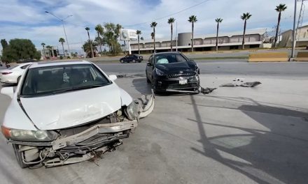 Falta de pericia lo lleva a protagonizar un accidente en Saltillo