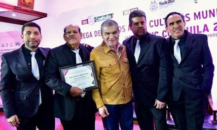 Gobernador entrega reconocimientos y estímulos