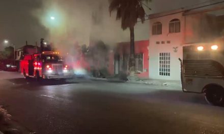 Incendio deja considerable daños materiales en domicilio en Saltillo