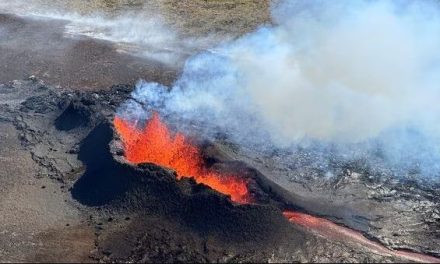 Evacúan Grindavik ante amenaza de erupción volcánica en Islandia